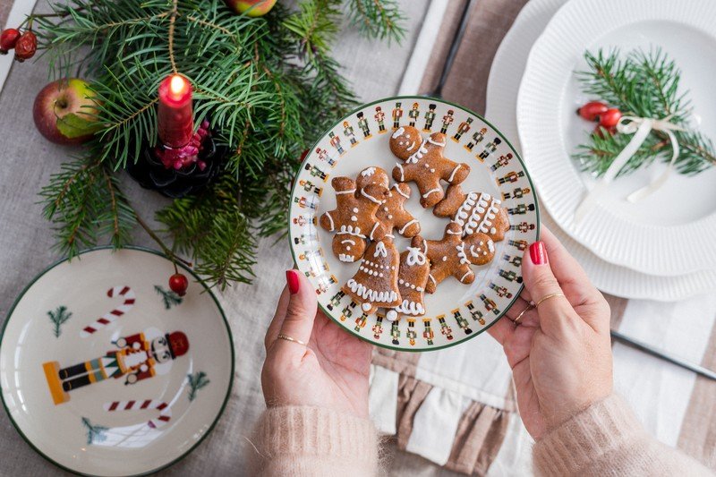 Ricetta biscotti pan di zenzero: consigli per decorarli e conservarli