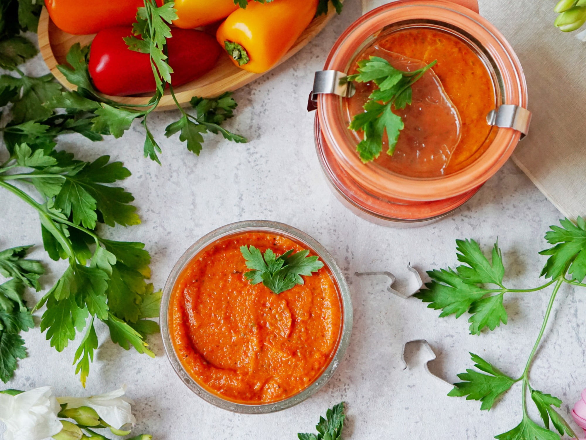 L'Ajvar è un ottimo accompagnamento per carne e pane tostato.