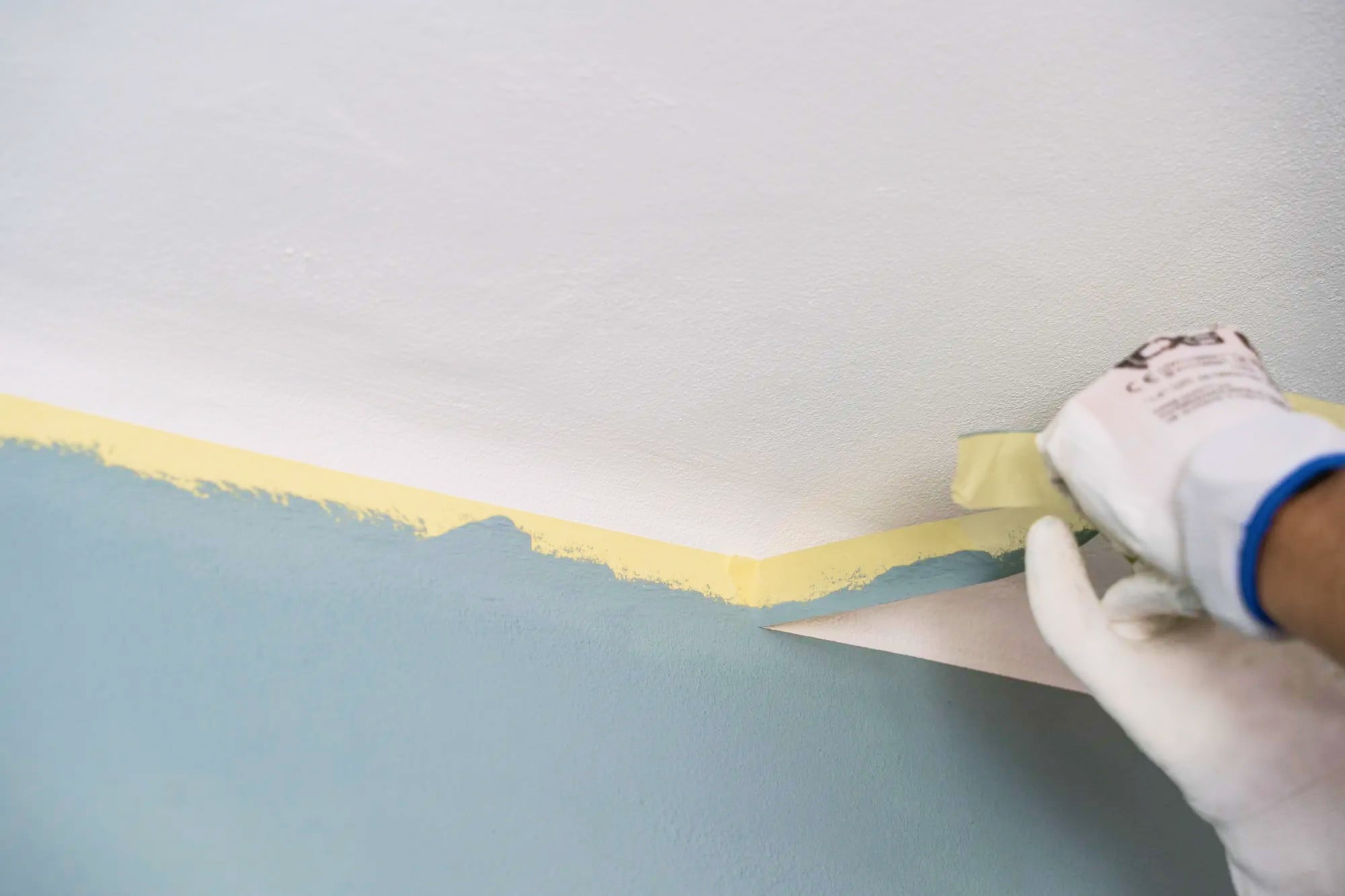 Subito dopo aver finito, rimuovi tutti i nastri protettivi per rendere uniformi le transizioni tra i colori. Fonte: Primalex