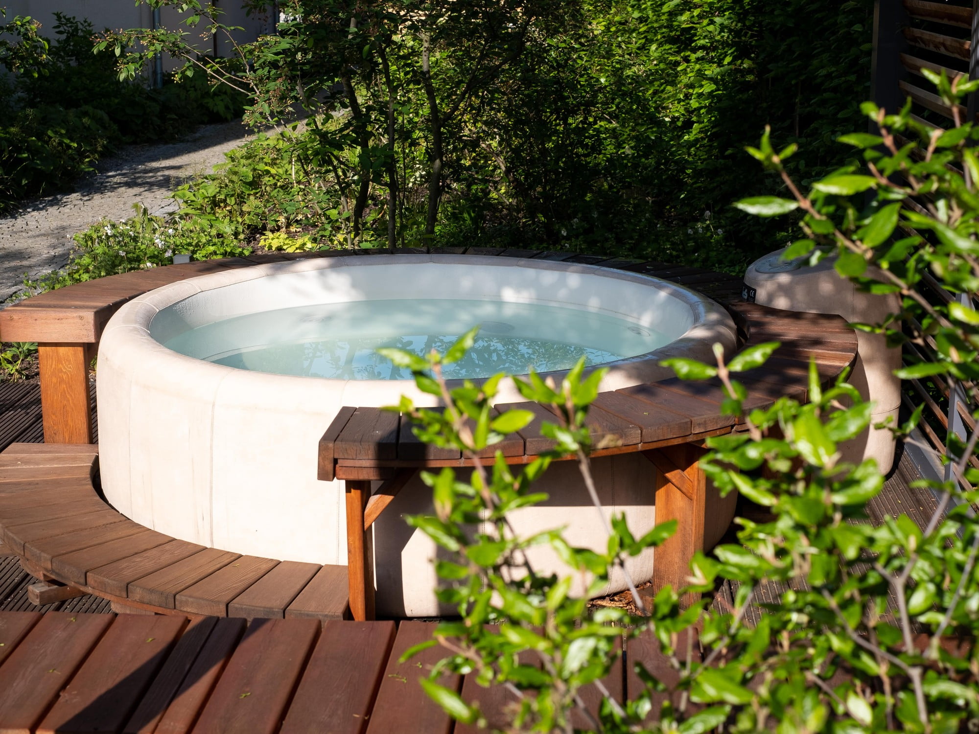 Concedetevi un angolo di relax con una vasca idromassaggio. Fonte.