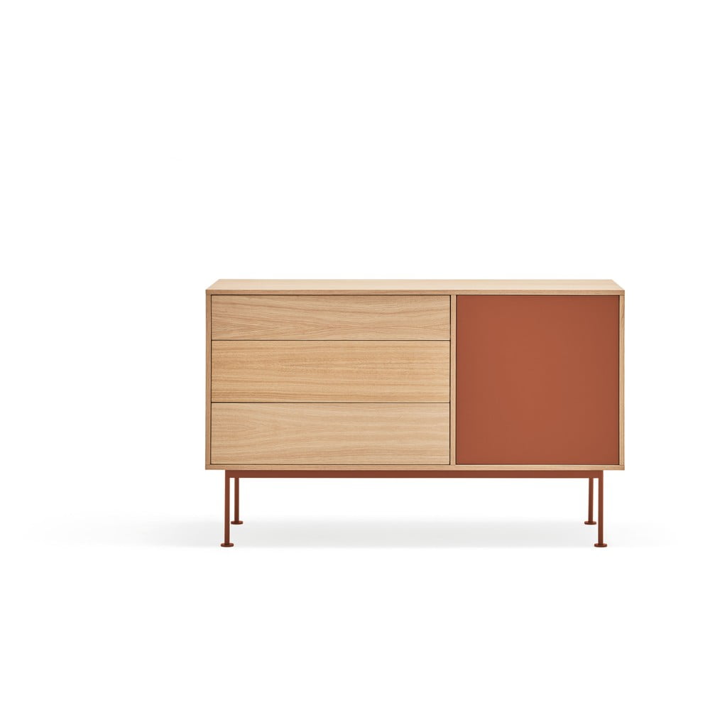 Cassettiera rosso mattone con impiallacciatura in rovere, larghezza 128 cm Yoko - Teulat | Cassettiere