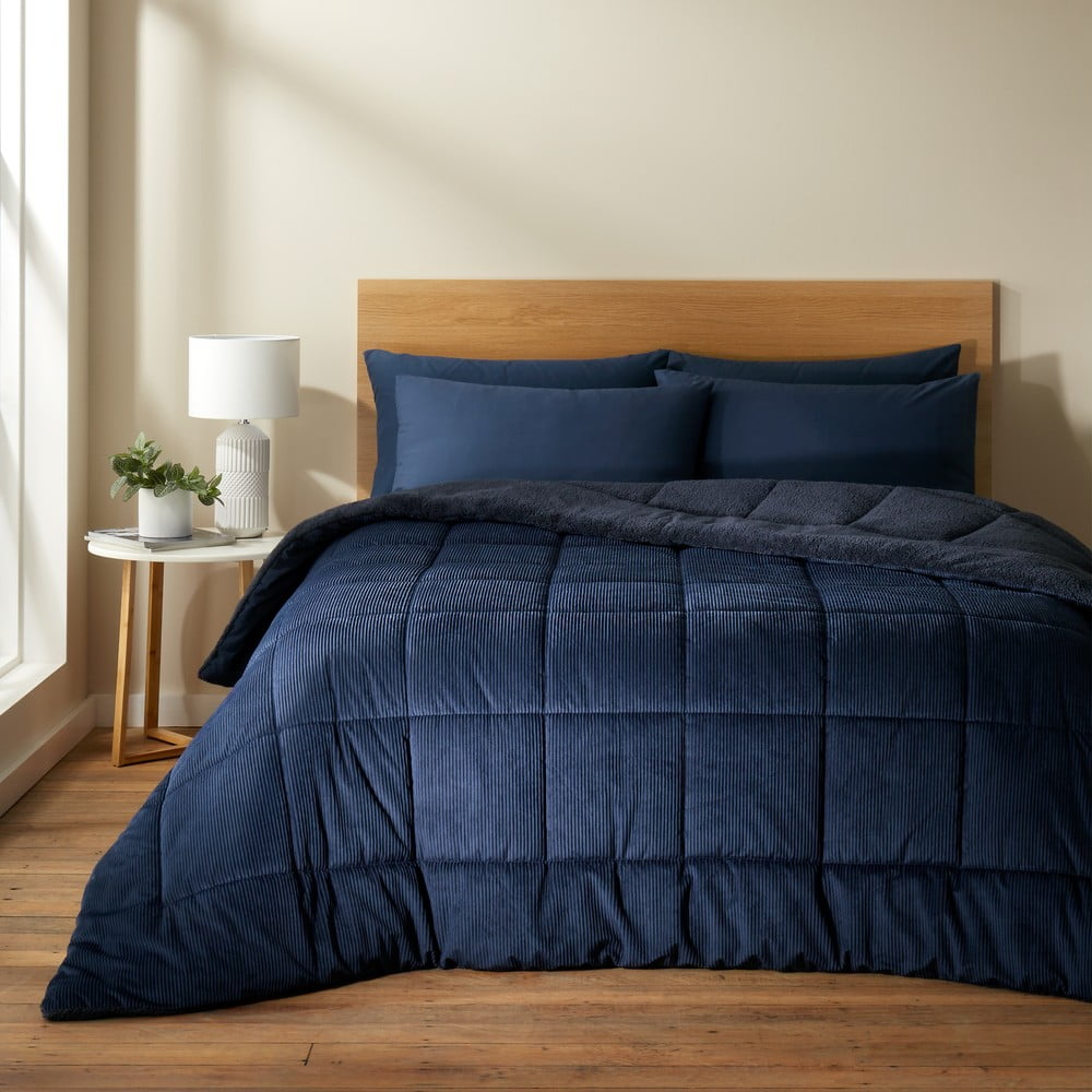 Copriletto in micropile trapuntato blu scuro per letto matrimoniale 200x220 cm Cosy Cord - Catherine Lansfield | Copriletti
